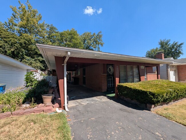 Building Photo - Kenwood Charmer - Section 8 Friendly