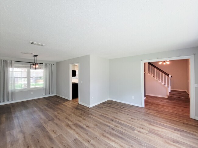 Building Photo - 8123 Sunny Ridge Dr