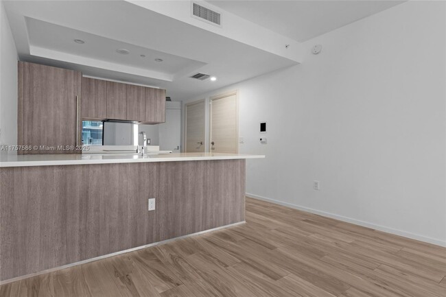 Building Photo - 801 S Miami Ave