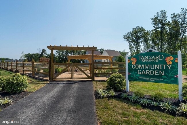 Building Photo - 7530 Stonehouse Run Dr