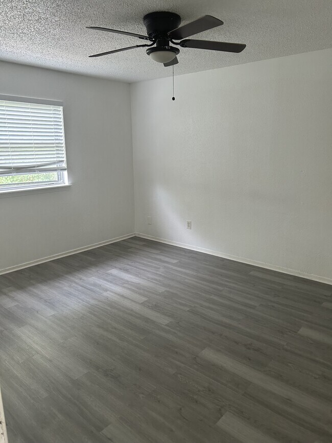 Building Photo - 4816 Rollingwood Ct