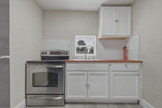 Building Photo - 2911 NW 132nd Terrace