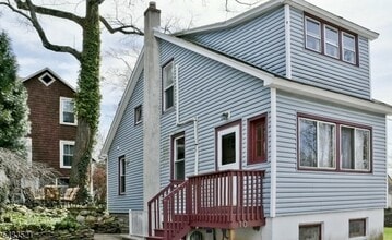 Building Photo - 10 Banghart Pl