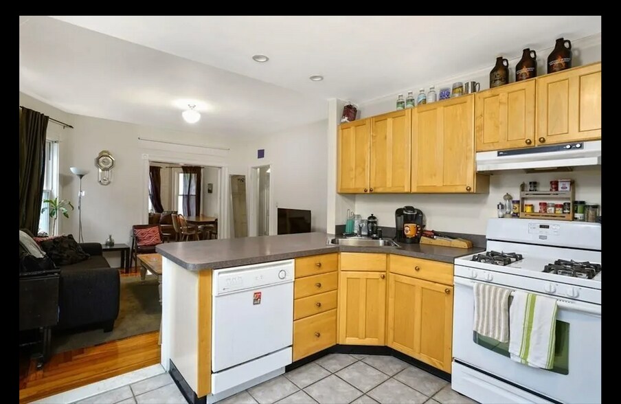 Primary Photo - 12 Cutter Ave
