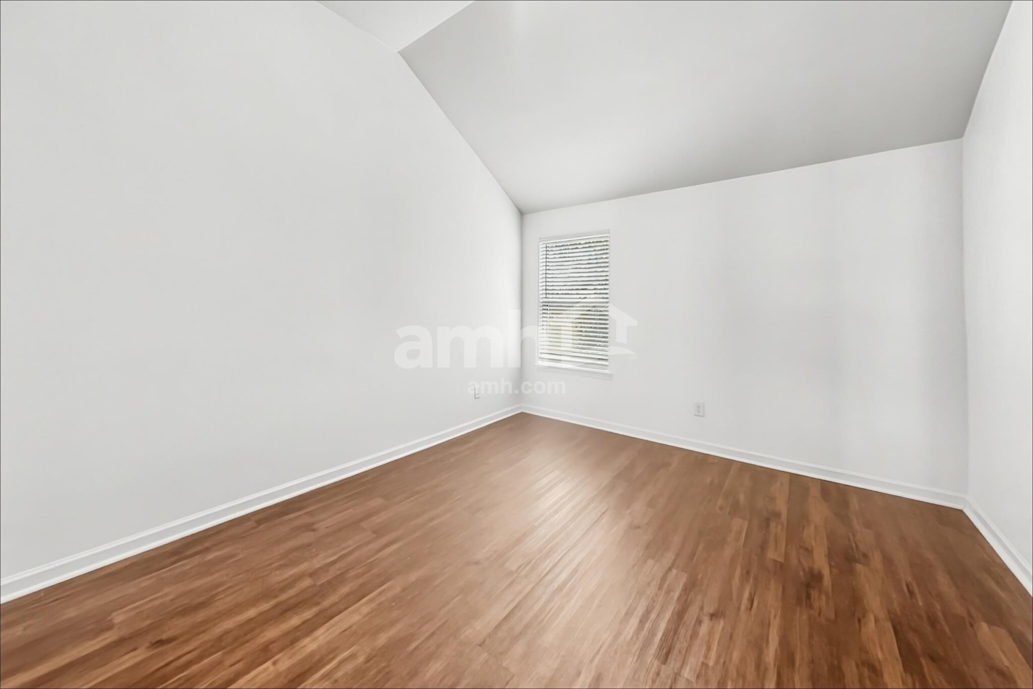 Building Photo - 272 Oak Branch Dr