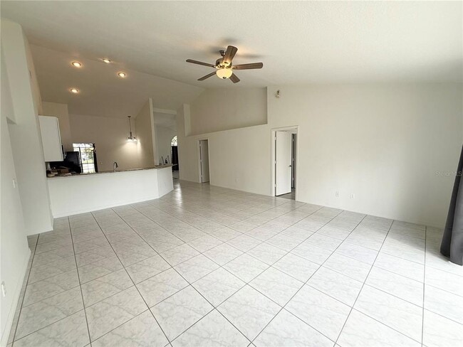 Building Photo - 2401 Rolling Broak Dr
