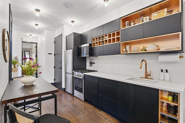 Building Photo - 43 Thorne St