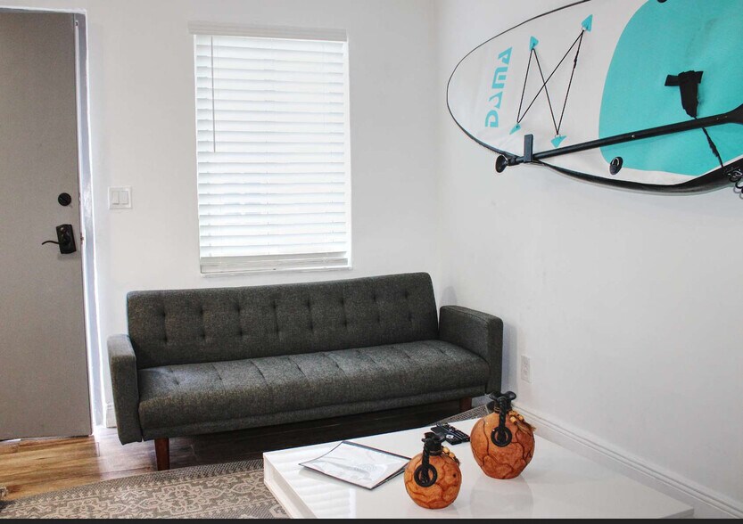 Building Photo - 329 Madison St