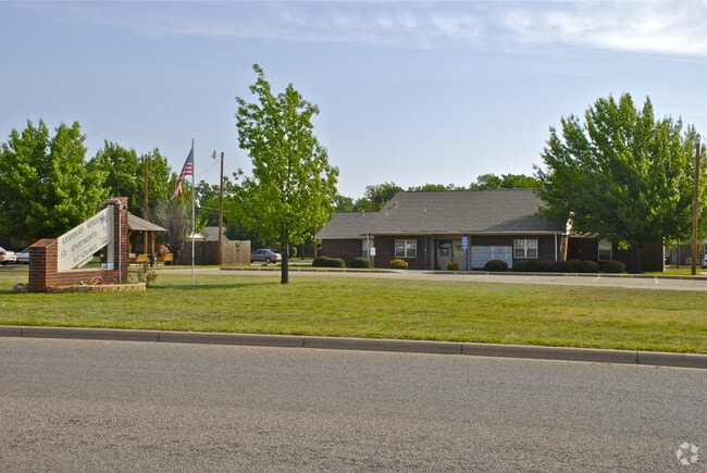 Building Photo - Granbury Meadows Apartments
