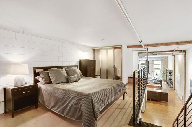 Building Photo - 801 N Washington Ave