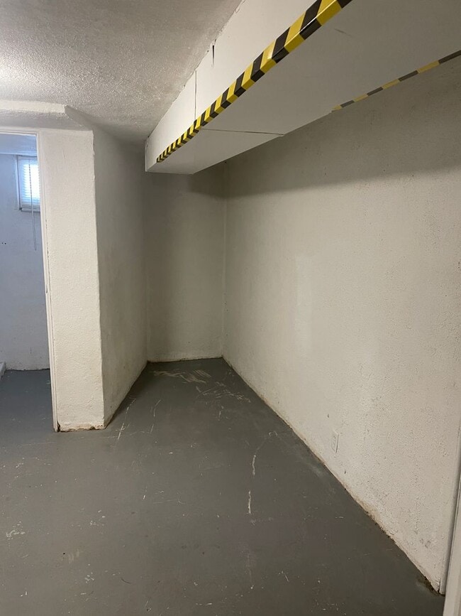 Building Photo - Off the beaten path