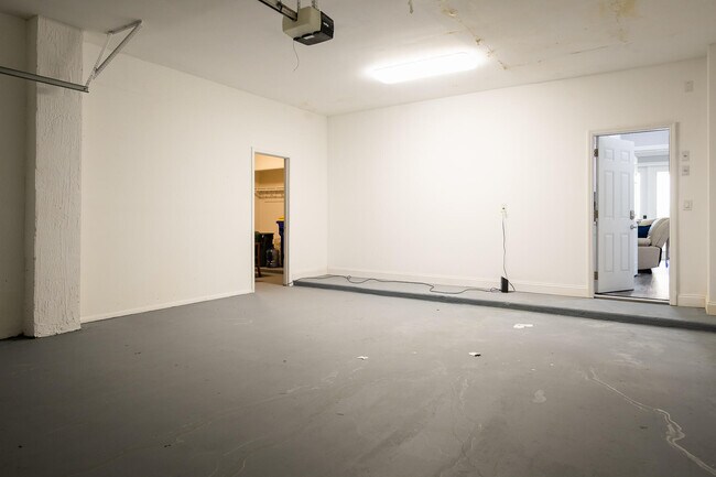 Building Photo - 5569 SE Hammock Reserve Terrace