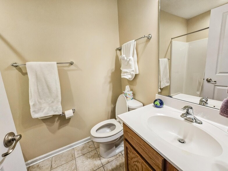 Building Photo - 813 Fairgate Dr