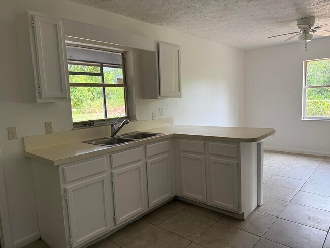 Building Photo - 2564 Navajo Ave