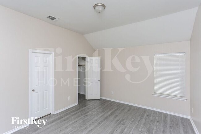Building Photo - 5620 Old Orchard Dr