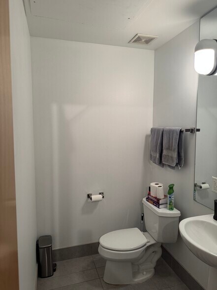 Building Photo - 105 S 9th St