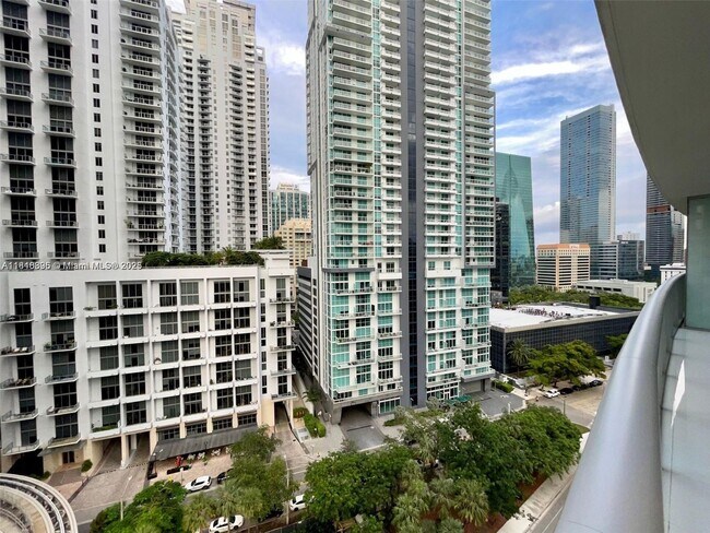 Building Photo - 1100S S Miami Ave