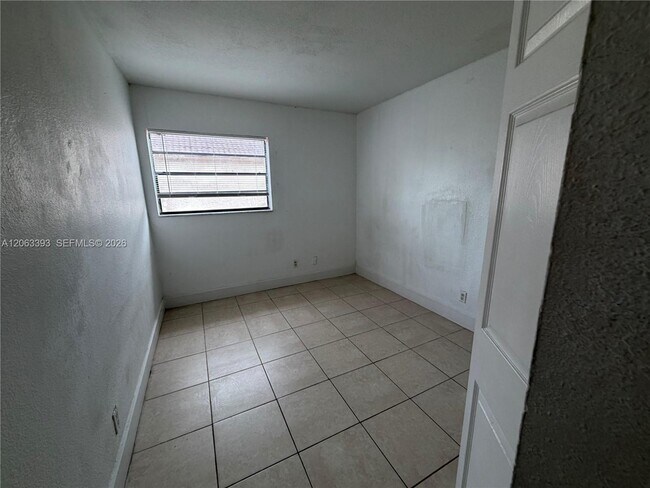 Building Photo - 3760 NW 115th Way