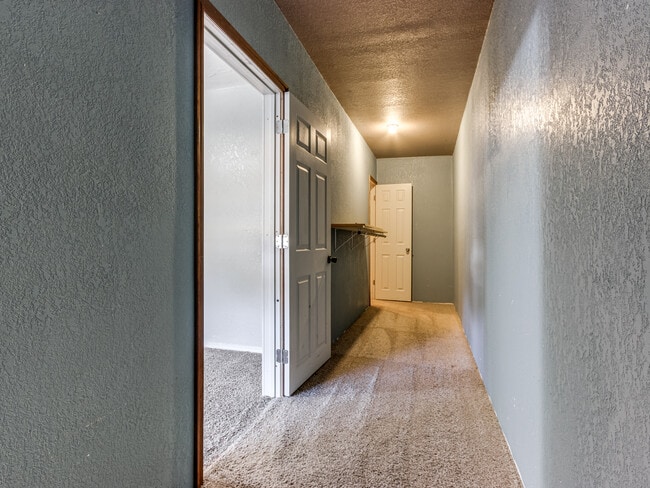 Building Photo - 1131 S Miles Ave