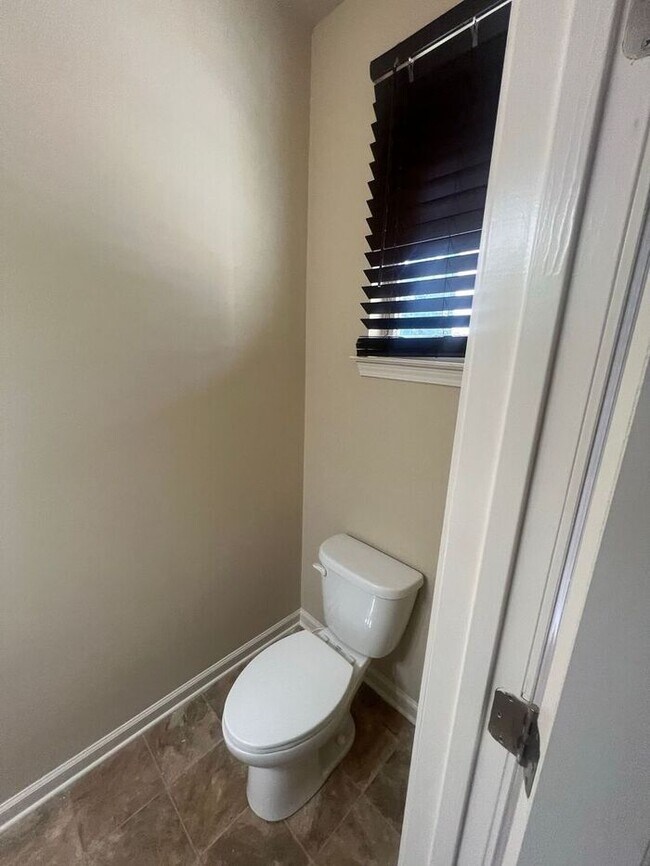 Building Photo - Beautiful 3-Bedroom, 2.5-Bath Home in Established Community!