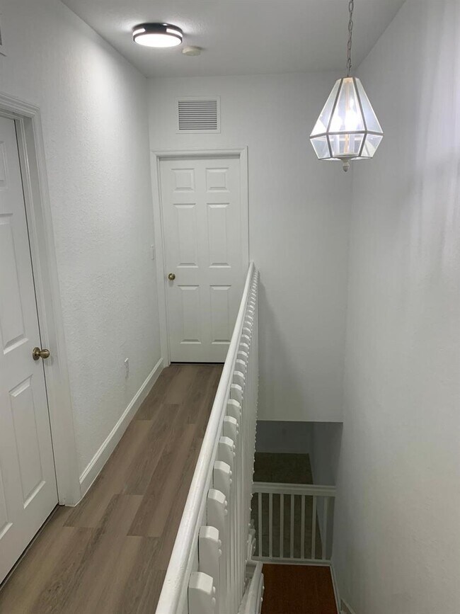 Building Photo - 3390 NE 13th Cir Dr