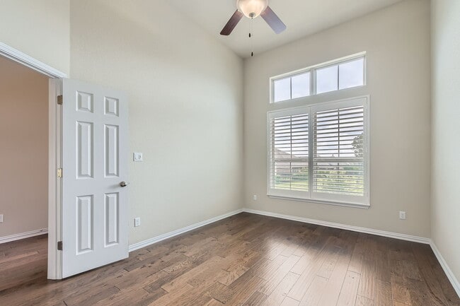 Building Photo - 12383 Mesa Verde Dr