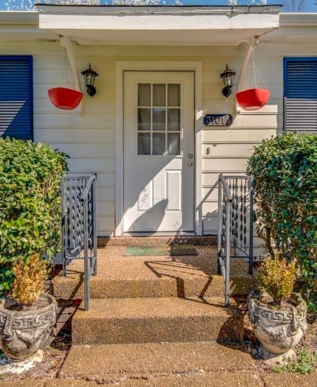 Building Photo - Easy walk to Vanderbilt University