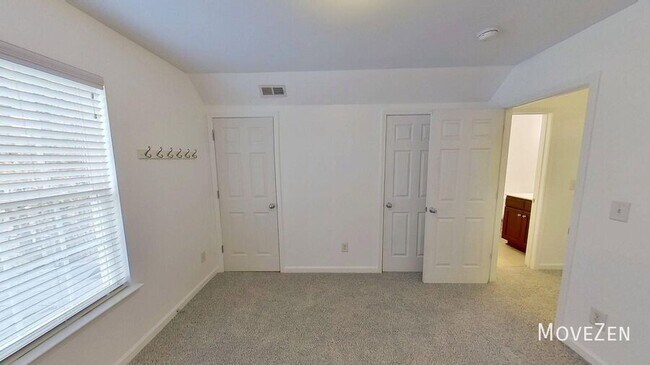 Building Photo - 1721 E Lenoir St