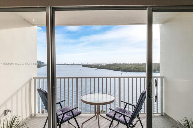 Primary Photo - 300 Bayview Dr