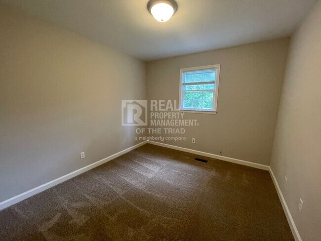 Building Photo - N Davidson Clemmons Home Friedburg Elem / ...