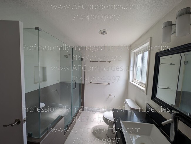 Building Photo - 3246 Dolonita Ave