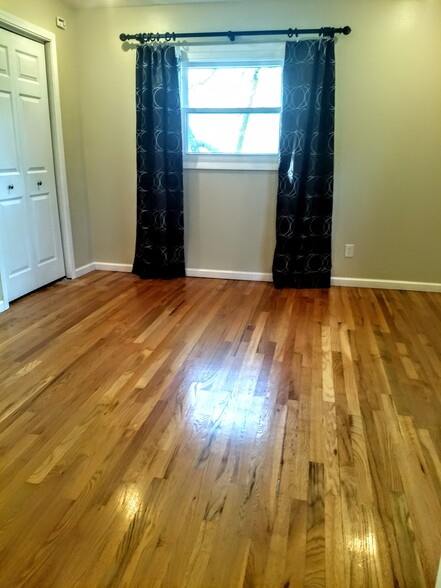Master bedroom - 16351 Petro Dr