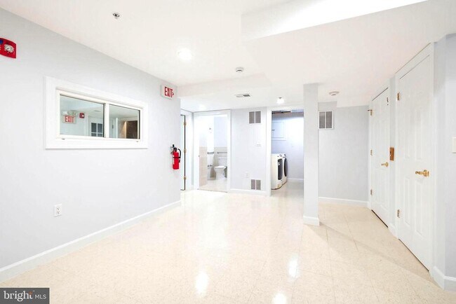 Building Photo - 711 Lamberton Dr