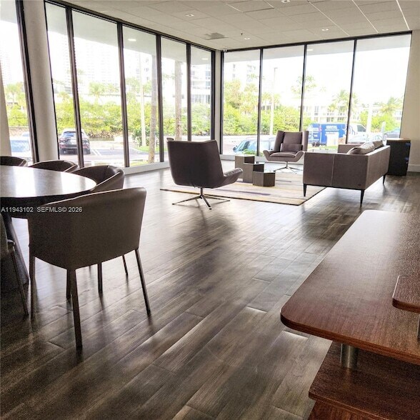 Building Photo - 20505 E Country Club Dr