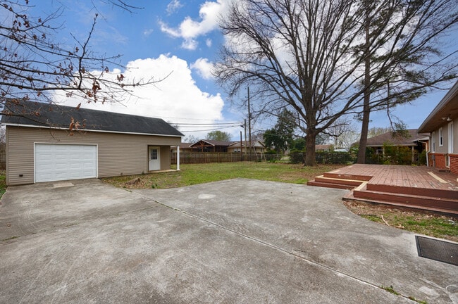 Building Photo - 607 Bob Wallace Ave SW