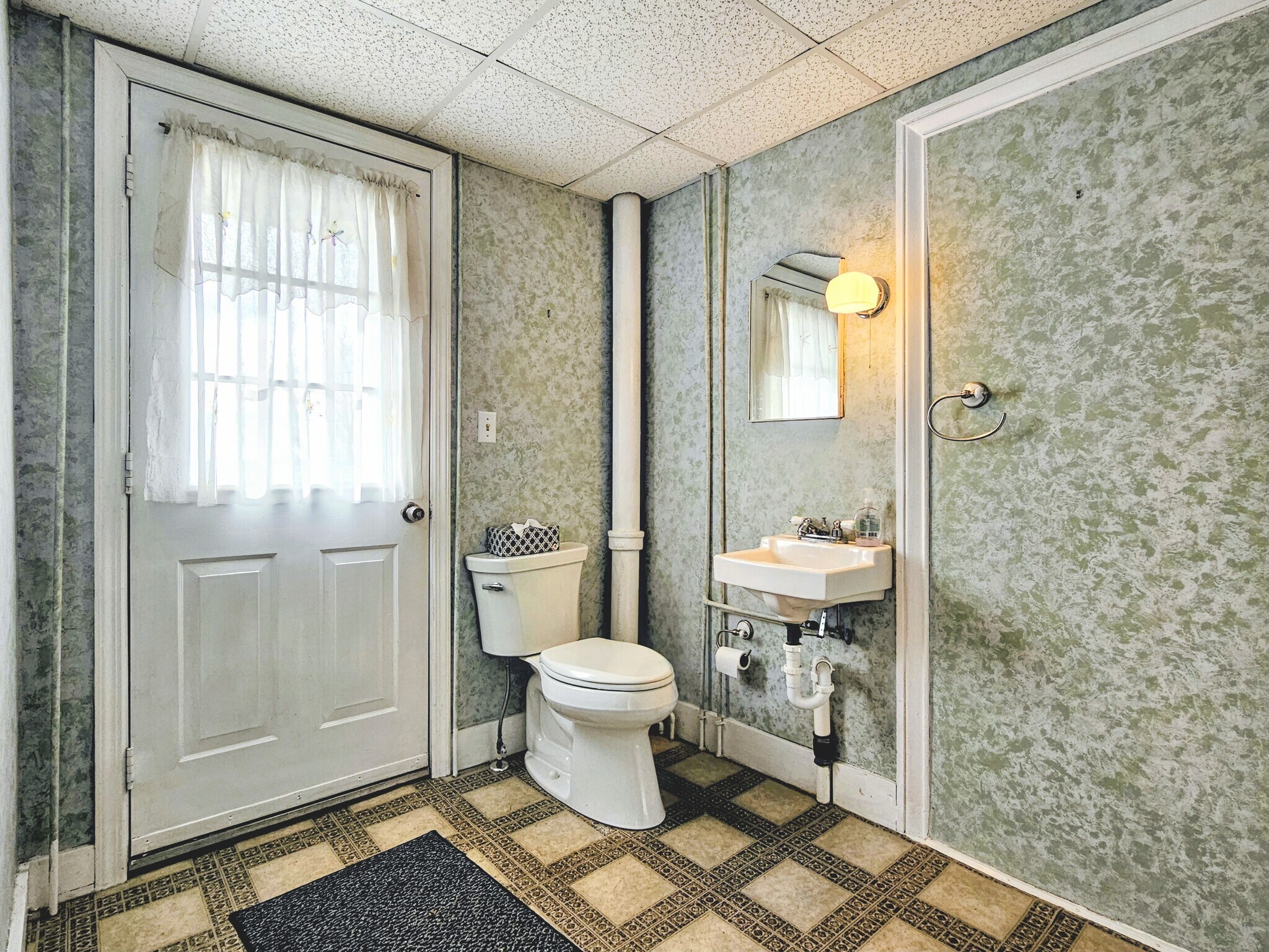 Building Photo - 453 Fruitville Pike