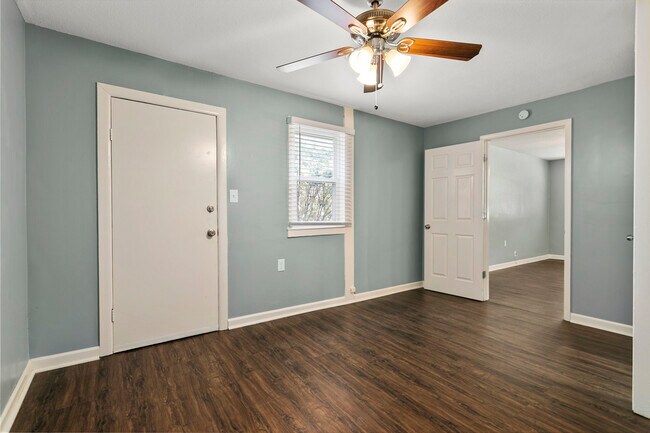 Building Photo - 4158 Oak St