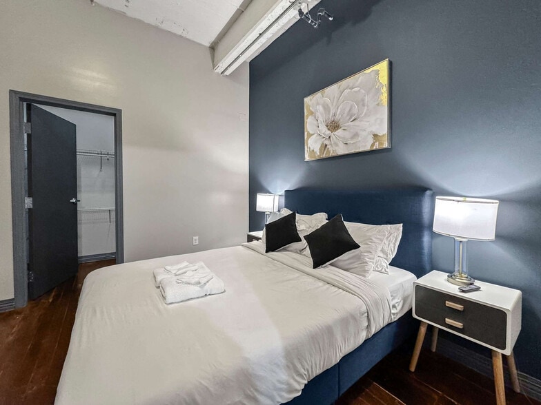 Building Photo - 555 Evergreen St