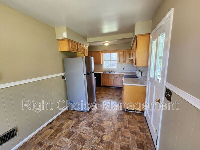 Building Photo - 1097 Bolton Ct