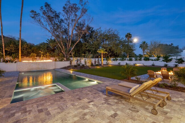 Building Photo - 6500 E Cactus Wren Rd