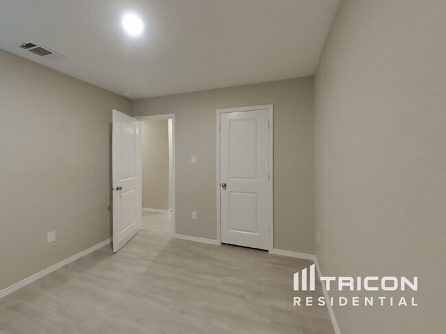 Building Photo - 6627 Scarecrow Wy