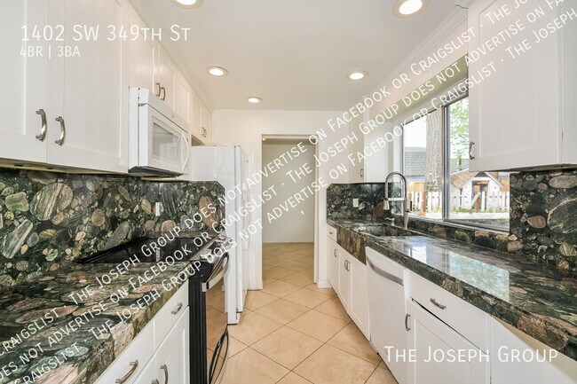 Building Photo - 1402 SW 349th St