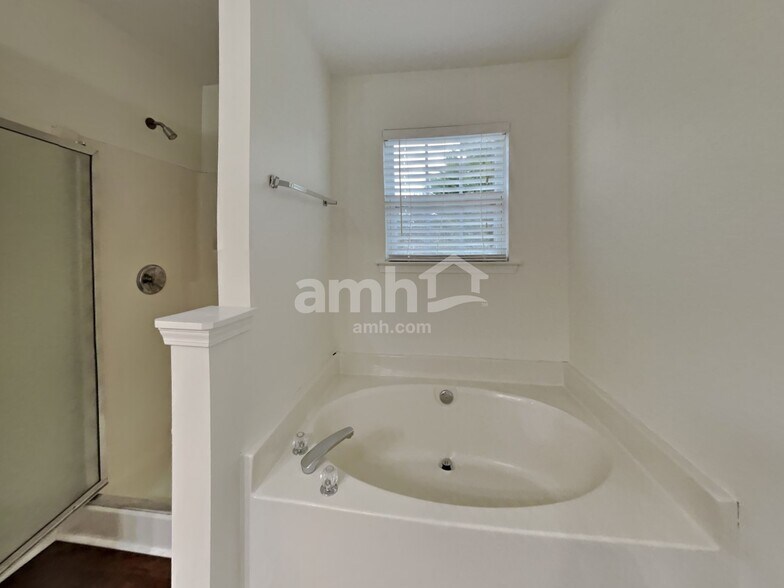 Building Photo - 126 Elrosa Rd