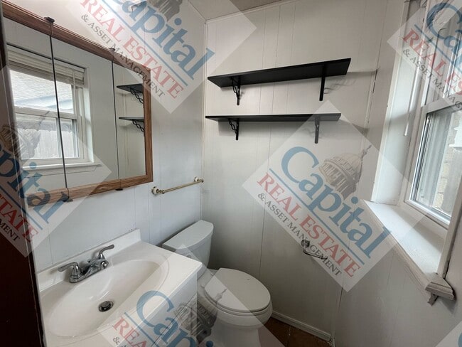Building Photo - Spacious 2 Bedroom W/ Bonus Room