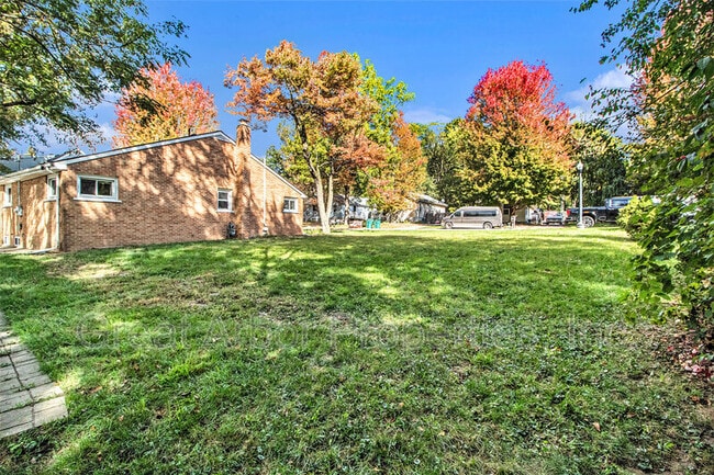 Building Photo - 392 Firwood St