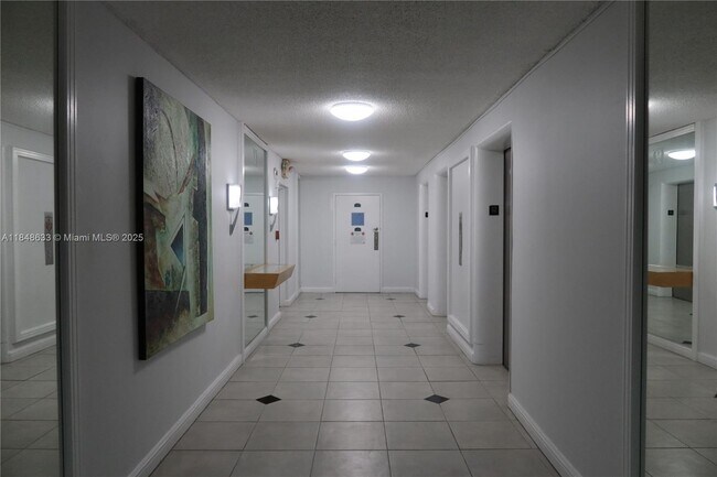 Building Photo - 6770 Indian Creek Dr