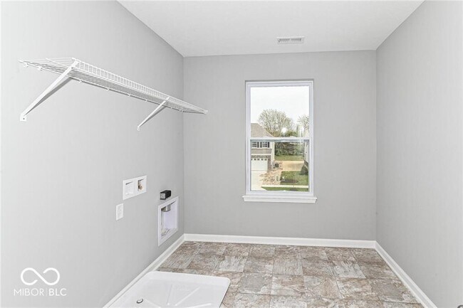 Building Photo - 2165 Davis Dr