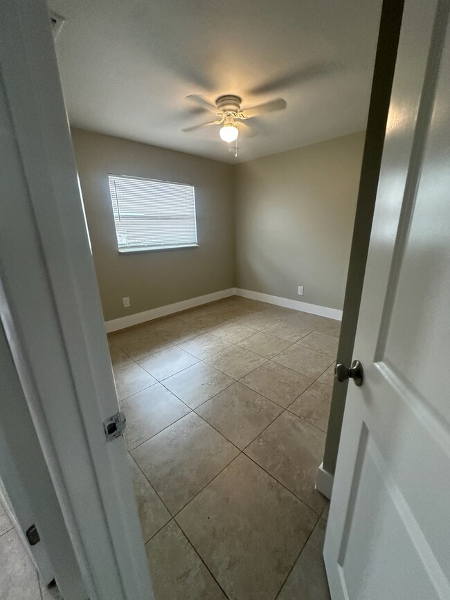 Building Photo - Carmen Ave - Fourplex