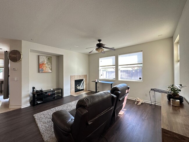 Building Photo - 3 Bedroom Rosemont Home