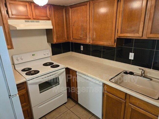 Building Photo - 1831 W Mulberry Dr